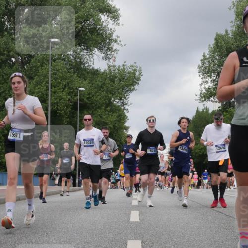 29.06.2025 - hella hamburg halbmarathon Luisa Fischer http://msf.ph/oto/8471494 29.06.2025 10:44:16 Kennedybrücke 1691, 16085, 19026, 9, 16297, 13290, 15154, 13299, 12692, 16449, 1075, 4906, 7585, 8429, 8430, 8878, 9962 meine-sportfotos.de