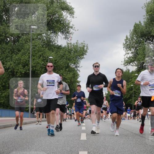 29.06.2025 - hella hamburg halbmarathon Luisa Fischer http://msf.ph/oto/8471520 29.06.2025 10:44:17 Kennedybrücke 91, 19026, 2866, 16085, 3290, 2, 9, 15154, 1625, 12692, 13299, 4906, 7585, 8429, 8430, 8878, 9962 meine-sportfotos.de