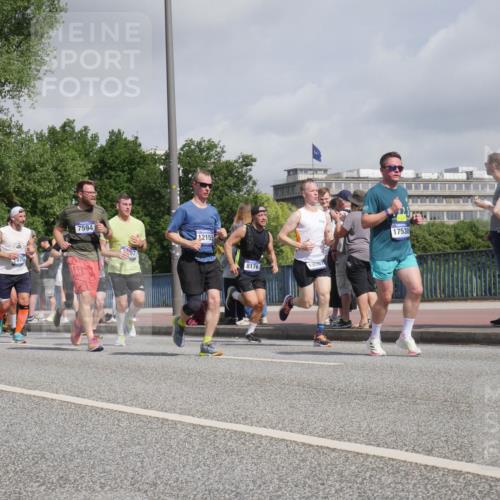 29.06.2025 - hella hamburg halbmarathon Luisa Fischer http://msf.ph/oto/8471524 29.06.2025 10:00:43 Kennedybrücke 13047, 114630, 870, 7594, 97, 12155, 8176, 19067, 17530, 1258, 1335, 1870, 2397, 2448, 2488, 4986, 5672, 6356, 6628, 7478, 7594, 7646, 7724, 7973, 8176, 8689, 9145 meine-sportfotos.de
