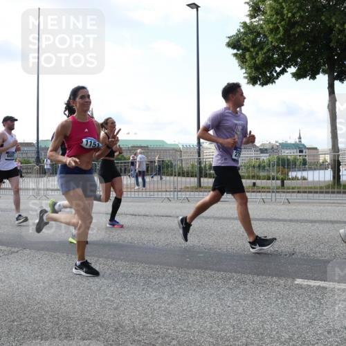 29.06.2025 - hella hamburg halbmarathon Lena Gebhardt http://msf.ph/oto/8471525 29.06.2025 09:55:37 Lombardsbrücke 14062, 6691, 115, 1120, 1143, 1151, 1200, 1267, 1461, 1630, 1683, 1696, 1706, 1884, 1976, 2207, 2274, 2284, 2287, 2411, 2706, 2708, 2718, 2884, 3087, 3213, 3258, 3399, 3435, 3654, 3692, 3747, 3945, 3985, 4033, 4088, 4093, 4127, 4189, 4324, 4345, 4346, 4601, 4847, 4890, 4938, 5102, 5421, 5459, 5708, 5915, 6009, 6027, 6054, 6158, 6421, 6481, 6532, 6662, 6691, 6836, 6938, 6994, 7052, 7056, 7100, 7269, 7312, 8371, 8437, 8693, 8889 meine-sportfotos.de