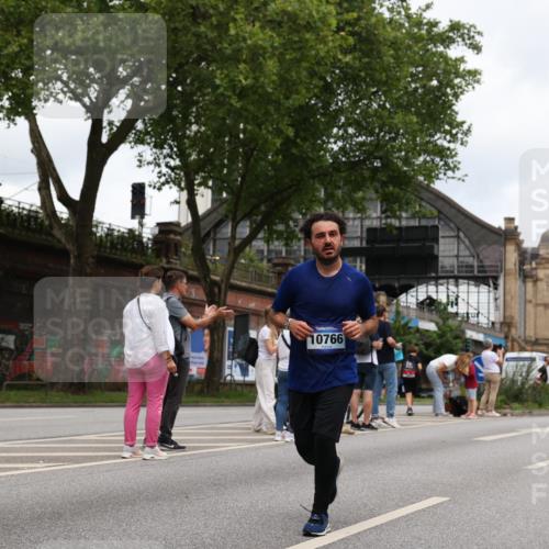 29.06.2025 - hella hamburg halbmarathon Yannick Fuchs http://msf.ph/oto/8471564 29.06.2025 10:57:40 20KM 1184, 1316, 1464, 1722, 1724, 1940, 1992, 2685, 3360, 4328, 4370, 5305, 5384, 7243, 7290, 7333, 8561, 9439, 9681, 10705, 10766, 10866, 11149, 11527, 11657, 11771, 12315, 12316, 12513, 12662, 13171, 13841, 14135, 14313, 14493, 15516, 15532, 15550, 15897, 16424, 16426, 16639, 16872, 16995, 17061, 17071, 17437, 17730, 17894, 18122, 18717 meine-sportfotos.de