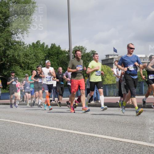 29.06.2025 - hella hamburg halbmarathon Luisa Fischer http://msf.ph/oto/8471565 29.06.2025 10:00:44 Kennedybrücke 4986, 13047, 1258, 646, 1870, 7765, 7594, 2397, 12155, 8176, 1258, 1335, 1870, 2397, 2448, 2488, 4986, 5672, 6356, 6628, 7478, 7594, 7646, 7724, 7976, 8176, 8689, 9145 meine-sportfotos.de