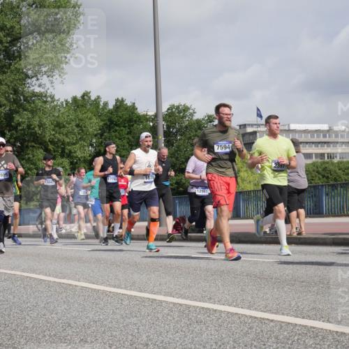 29.06.2025 - hella hamburg halbmarathon Luisa Fischer http://msf.ph/oto/8471585 29.06.2025 10:00:45 Kennedybrücke 7724, 4986, 13047, 1258, 646, 17765, 911, 1870, 12961, 7594, 2397, 1215, 1258, 1335, 1563, 1870, 2397, 2448, 2488, 2612, 4986, 5672, 6356, 6628, 7478, 7594, 7646, 7724, 7976, 8176, 8689, 9145 meine-sportfotos.de