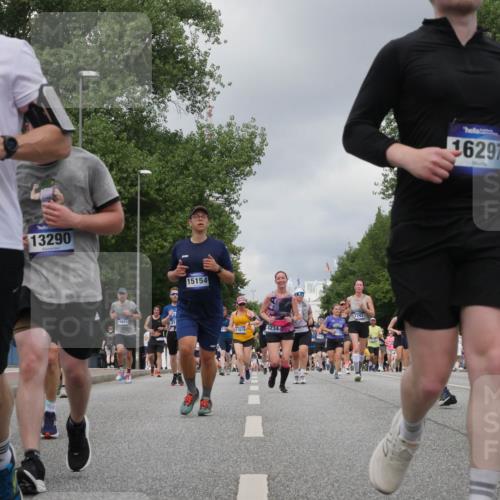 29.06.2025 - hella hamburg halbmarathon Luisa Fischer http://msf.ph/oto/8471609 29.06.2025 10:44:20 Kennedybrücke 19026, 13290, 18844, 31, 15154, 17879, 4234, 7293, 16297, 4044, 7293, 7585, 7829, 8878, 9962, 10269 meine-sportfotos.de