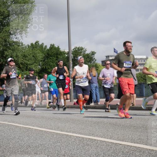 29.06.2025 - hella hamburg halbmarathon Luisa Fischer http://msf.ph/oto/8471610 29.06.2025 10:00:45 Kennedybrücke 7724, 4986, 047, 1258, 7594, 20, 17765, 811, 1870, 12961, 1258, 1335, 1563, 1870, 2397, 2448, 2488, 2612, 4986, 5672, 6356, 6628, 7478, 7594, 7646, 7724, 7976, 8176, 8689, 9145 meine-sportfotos.de