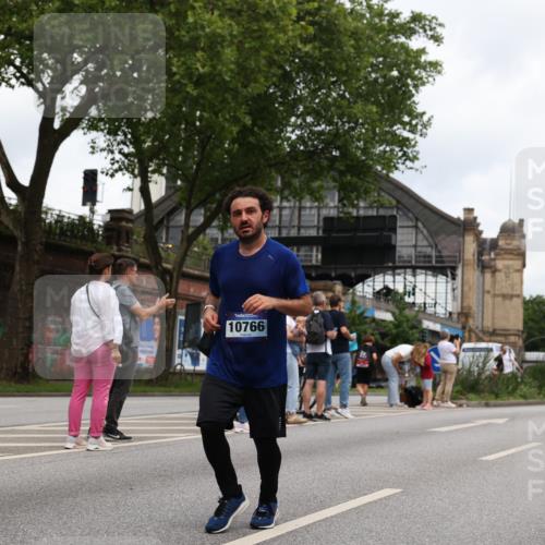 29.06.2025 - hella hamburg halbmarathon Yannick Fuchs http://msf.ph/oto/8471635 29.06.2025 10:57:40 20KM 1184, 1316, 1464, 1722, 1724, 1940, 1992, 2685, 3360, 4328, 4370, 5305, 5384, 7243, 7290, 7333, 8561, 9439, 9681, 10705, 10766, 10866, 11149, 11527, 11657, 11771, 12315, 12316, 12513, 12662, 13171, 13841, 14135, 14313, 14493, 15516, 15532, 15550, 15897, 16424, 16426, 16639, 16872, 16995, 17061, 17071, 17437, 17730, 17894, 18122, 18717 meine-sportfotos.de