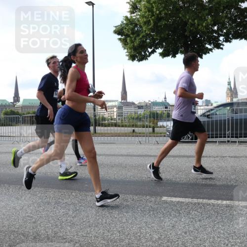 29.06.2025 - hella hamburg halbmarathon Lena Gebhardt http://msf.ph/oto/8471653 29.06.2025 09:55:37 Lombardsbrücke 14062, 6691, 1120, 1143, 1151, 1200, 1267, 1461, 1630, 1683, 1696, 1706, 1884, 1976, 2207, 2274, 2284, 2287, 2411, 2706, 2708, 2718, 2884, 3087, 3213, 3258, 3399, 3435, 3654, 3692, 3747, 3945, 3985, 4033, 4088, 4093, 4127, 4189, 4324, 4345, 4346, 4601, 4847, 4890, 4938, 5102, 5421, 5459, 5708, 5915, 6009, 6027, 6054, 6158, 6421, 6481, 6532, 6662, 6691, 6836, 6938, 6994, 7052, 7056, 7100, 7269, 7312, 8371, 8437, 8693, 8889 meine-sportfotos.de