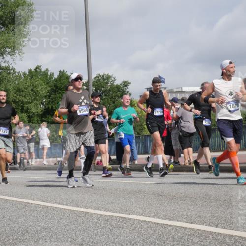 29.06.2025 - hella hamburg halbmarathon Luisa Fischer http://msf.ph/oto/8471676 29.06.2025 10:00:46 Kennedybrücke 6355, 7724, 4986, 13047, 7646, 17765, 1335, 1870, 12961, 1258, 1335, 1563, 1870, 2397, 2448, 2488, 2612, 2636, 4814, 4986, 5672, 6356, 6628, 7594, 7646, 7724, 7976, 8176, 8689, 9145 meine-sportfotos.de