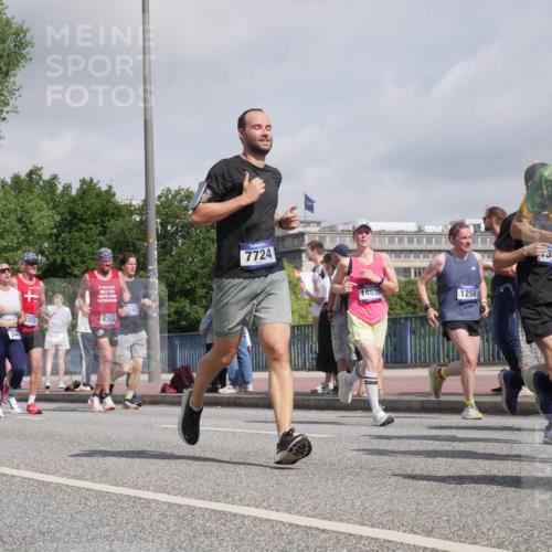 29.06.2025 - hella hamburg halbmarathon Luisa Fischer http://msf.ph/oto/8471741 29.06.2025 10:00:48 Kennedybrücke 1789, 2448, 355, 6356, 3145, 7724, 14638, 1258, 3, 8689, 1179, 1258, 1335, 1563, 1870, 2397, 2448, 2488, 2612, 2636, 4814, 4986, 5093, 5672, 6356, 7594, 7646, 7724, 7976, 8176, 8689, 9065, 9145, 9835 meine-sportfotos.de