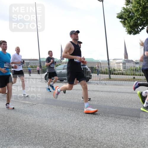 29.06.2025 - hella hamburg halbmarathon Lena Gebhardt http://msf.ph/oto/8471761 29.06.2025 09:55:37 Lombardsbrücke 2718, 6009, 11356, 8216, 1120, 1143, 1151, 1200, 1267, 1461, 1630, 1683, 1696, 1706, 1884, 1976, 2207, 2274, 2284, 2287, 2411, 2706, 2708, 2718, 2884, 3087, 3213, 3258, 3399, 3435, 3654, 3692, 3747, 3945, 3985, 4033, 4088, 4093, 4127, 4189, 4324, 4345, 4346, 4601, 4847, 4890, 4938, 5102, 5421, 5459, 5708, 5915, 6009, 6027, 6054, 6158, 6421, 6481, 6532, 6662, 6691, 6836, 6938, 6994, 7052, 7056, 7100, 7269, 7312, 8371, 8437, 8693, 8889 meine-sportfotos.de