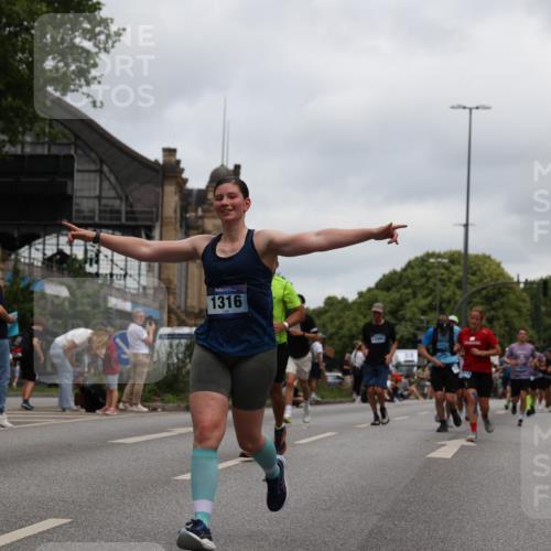 29.06.2025 - hella hamburg halbmarathon Yannick Fuchs http://msf.ph/oto/8471762 29.06.2025 10:57:41 20KM 1184, 1316, 1464, 1722, 1724, 1940, 2685, 3360, 4328, 4370, 5305, 5384, 7243, 7290, 7333, 8561, 9191, 9439, 9681, 10705, 10766, 10866, 11149, 11527, 11657, 11771, 12315, 12316, 12513, 12662, 13171, 13841, 14135, 14313, 14493, 15516, 15532, 15550, 15897, 16424, 16426, 16639, 16995, 17061, 17071, 17437, 17730, 17894, 18122, 18717 meine-sportfotos.de