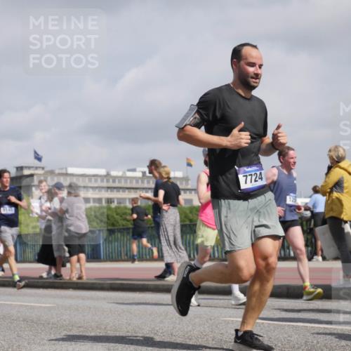 29.06.2025 - hella hamburg halbmarathon Luisa Fischer http://msf.ph/oto/8471769 29.06.2025 10:00:49 Kennedybrücke 6356, 9145, 7724, 125, 1179, 1258, 1335, 1563, 1870, 2397, 2448, 2488, 2612, 2636, 4814, 4986, 5093, 5672, 6356, 7594, 7646, 7724, 7976, 8508, 8689, 9065, 9145, 9656, 9835 meine-sportfotos.de