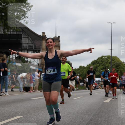 29.06.2025 - hella hamburg halbmarathon Yannick Fuchs http://msf.ph/oto/8471828 29.06.2025 10:57:41 20KM 1184, 1316, 1464, 1722, 1724, 1940, 2685, 3360, 4328, 4370, 5305, 5384, 7243, 7290, 7333, 8561, 9191, 9439, 9681, 10705, 10766, 10866, 11149, 11527, 11657, 11771, 12315, 12316, 12513, 12662, 13171, 13841, 14135, 14313, 14493, 15516, 15532, 15550, 15897, 16424, 16426, 16639, 16995, 17061, 17071, 17437, 17730, 17894, 18122, 18717 meine-sportfotos.de