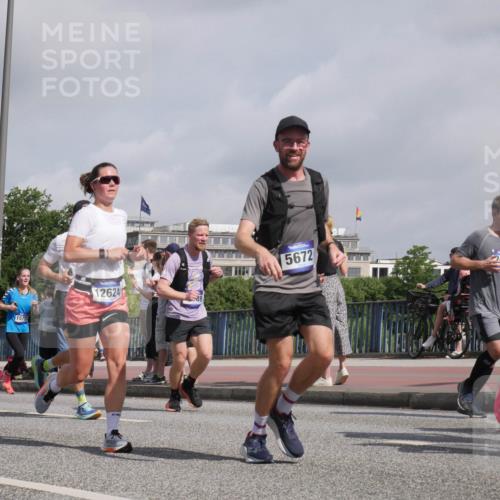29.06.2025 - hella hamburg halbmarathon Luisa Fischer http://msf.ph/oto/8471849 29.06.2025 10:00:52 Kennedybrücke 7976, 1571, 12624, 5672, 488, 35, 1179, 1563, 2448, 2488, 2612, 2636, 3251, 4814, 5093, 5672, 6164, 6356, 7646, 7976, 8508, 9057, 9065, 9145, 9656, 9835 meine-sportfotos.de