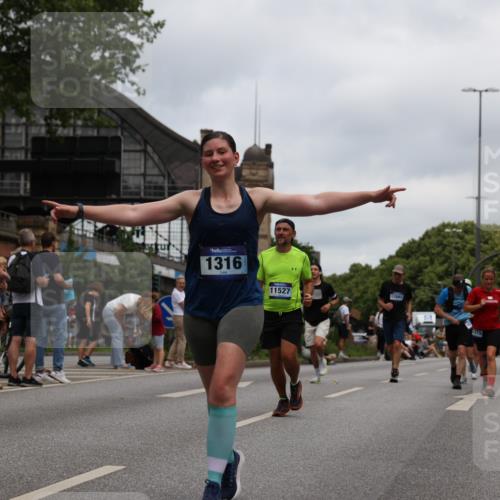 29.06.2025 - hella hamburg halbmarathon Yannick Fuchs http://msf.ph/oto/8471879 29.06.2025 10:57:41 20KM 1184, 1316, 1464, 1722, 1724, 1940, 2685, 3360, 4328, 4370, 5305, 5384, 7243, 7290, 7333, 8561, 9191, 9439, 9681, 10705, 10766, 10866, 11149, 11527, 11657, 11771, 12315, 12316, 12513, 12662, 13171, 13841, 14135, 14313, 14493, 15516, 15532, 15550, 15897, 16424, 16426, 16639, 16995, 17061, 17071, 17437, 17730, 17894, 18122, 18717 meine-sportfotos.de