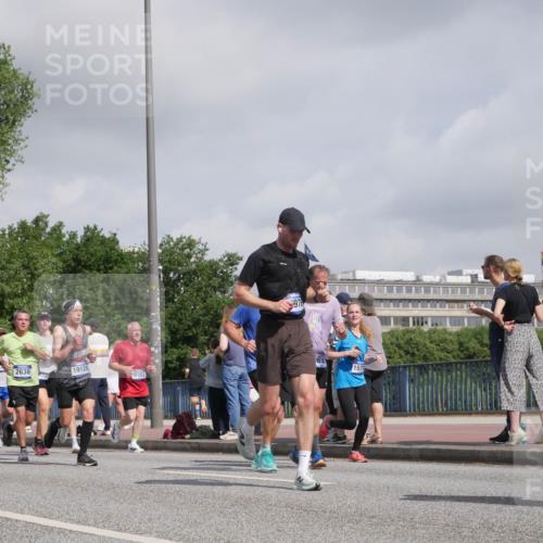 29.06.2025 - hella hamburg halbmarathon Luisa Fischer http://msf.ph/oto/8471886 29.06.2025 10:00:53 Kennedybrücke 2636, 15134, 835, 19120, 9163, 976, 1571, 19000, 1179, 1563, 2448, 2488, 2612, 2636, 3251, 4814, 5093, 5672, 6164, 6356, 7409, 7976, 8508, 9057, 9065, 9145, 9656, 9835 meine-sportfotos.de