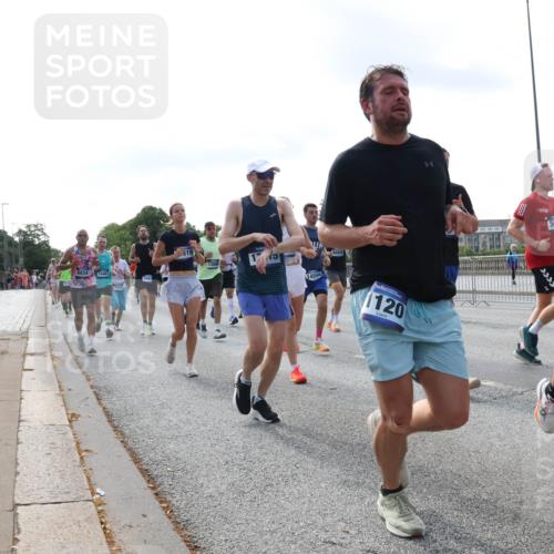 29.06.2025 - hella hamburg halbmarathon Lena Gebhardt http://msf.ph/oto/8471898 29.06.2025 09:55:38 Lombardsbrücke 9934, 14461, 1691, 319, 6009, 1120, 542, 1135, 1120, 1143, 1151, 1200, 1216, 1267, 1461, 1630, 1683, 1696, 1706, 1884, 1976, 2207, 2274, 2284, 2287, 2411, 2706, 2708, 2718, 2884, 3087, 3213, 3258, 3399, 3435, 3654, 3692, 3747, 3945, 3985, 4033, 4088, 4093, 4127, 4189, 4324, 4345, 4346, 4601, 4847, 4890, 4938, 5102, 5421, 5459, 5708, 5915, 6009, 6027, 6054, 6158, 6421, 6481, 6532, 6662, 6691, 6836, 6938, 6994, 7052, 7056, 7100, 7224, 7269, 7312, 8693, 8889 meine-sportfotos.de