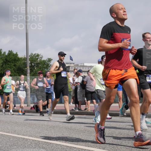29.06.2025 - hella hamburg halbmarathon Luisa Fischer http://msf.ph/oto/8472033 29.06.2025 10:00:57 Kennedybrücke 9656, 11208, 17642, 057, 1764, 1160, 15125, 1179, 1563, 2070, 2612, 2636, 3251, 4814, 5093, 6164, 6897, 7065, 7409, 7509, 7976, 8449, 8508, 9057, 9065, 9656, 9835 meine-sportfotos.de