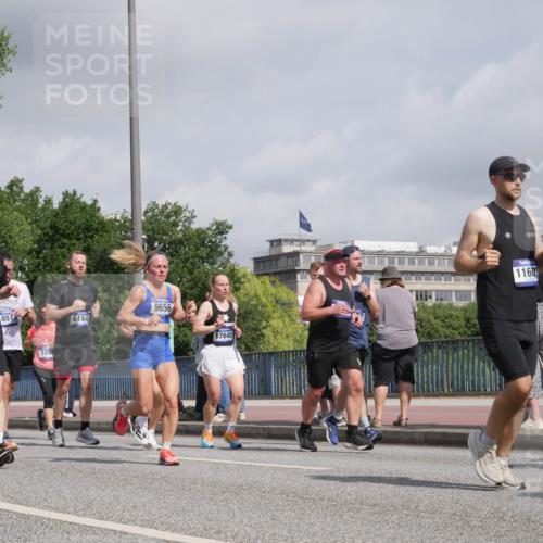 29.06.2025 - hella hamburg halbmarathon Luisa Fischer http://msf.ph/oto/8472078 29.06.2025 10:00:58 Kennedybrücke 1665, 3251, 851, 740, 6164, 9656, 17640, 1160, 1179, 1563, 2070, 2612, 2636, 3251, 4814, 5093, 6164, 6897, 7065, 7409, 7509, 8449, 8508, 8590, 9057, 9065, 9656, 9835 meine-sportfotos.de