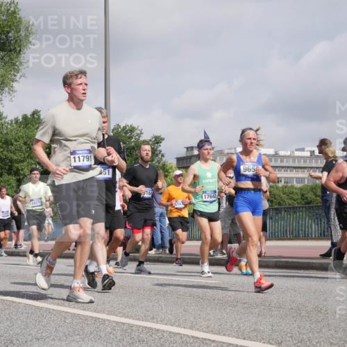 29.06.2025 - hella hamburg halbmarathon Luisa Fischer http://msf.ph/oto/8472127 29.06.2025 10:00:59 Kennedybrücke 7509, 13013, 16653, 11791, 251, 164, 965, 11208, 17642, 1183, 1179, 2070, 2636, 3251, 4814, 5093, 6164, 6897, 7065, 7409, 7509, 7896, 8449, 8508, 8590, 9057, 9065, 9656, 9835 meine-sportfotos.de