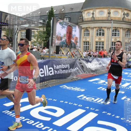 29.06.2025 - hella hamburg halbmarathon Michael Strokosch http://msf.ph/oto/8472135 29.06.2025 10:36:53 Ziel 4865, 6529, 7310, 13141, 13343, 15939, 18384 meine-sportfotos.de