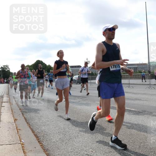 29.06.2025 - hella hamburg halbmarathon Lena Gebhardt http://msf.ph/oto/8472148 29.06.2025 09:55:39 Lombardsbrücke 9934, 461, 4945, 17815, 2718, 10, 1120, 1143, 1151, 1216, 1267, 1461, 1630, 1683, 1696, 1706, 1884, 1976, 2207, 2274, 2284, 2287, 2411, 2706, 2708, 2718, 2884, 3087, 3213, 3399, 3435, 3654, 3692, 3747, 3945, 3985, 4033, 4088, 4093, 4127, 4189, 4324, 4345, 4346, 4601, 4847, 4890, 4938, 5102, 5421, 5459, 5708, 5915, 6009, 6054, 6158, 6421, 6481, 6532, 6662, 6691, 6836, 6938, 6994, 7052, 7056, 7100, 7224, 7269, 7312, 8693, 8889 meine-sportfotos.de