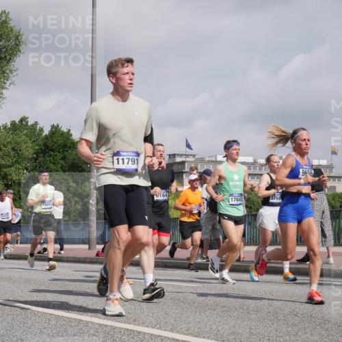 29.06.2025 - hella hamburg halbmarathon Luisa Fischer http://msf.ph/oto/8472151 29.06.2025 10:01:00 Kennedybrücke 7509, 844, 13033, 16653, 11791, 0164, 182, 17642, 1764, 9656, 1179, 2070, 3251, 5093, 6164, 6897, 7065, 7409, 7509, 7896, 8449, 8508, 8590, 9057, 9065, 9656, 9835 meine-sportfotos.de
