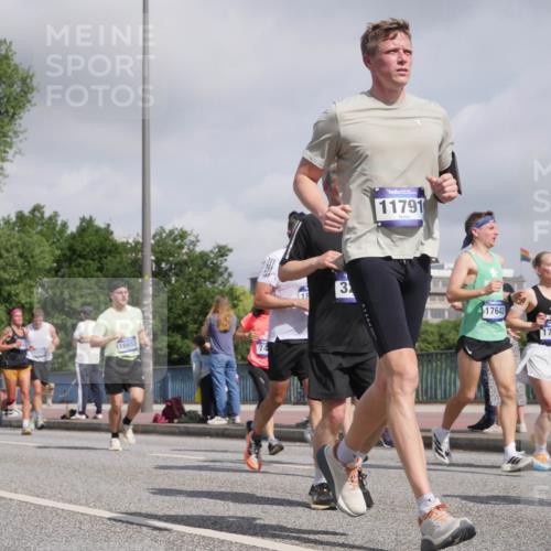 29.06.2025 - hella hamburg halbmarathon Luisa Fischer http://msf.ph/oto/8472166 29.06.2025 10:01:00 Kennedybrücke 16653, 74, 11791, 18, 3, 17642, 17640, 1179, 2070, 3251, 5093, 6164, 6897, 7065, 7409, 7509, 7896, 8449, 8508, 8590, 9057, 9065, 9656, 9835 meine-sportfotos.de