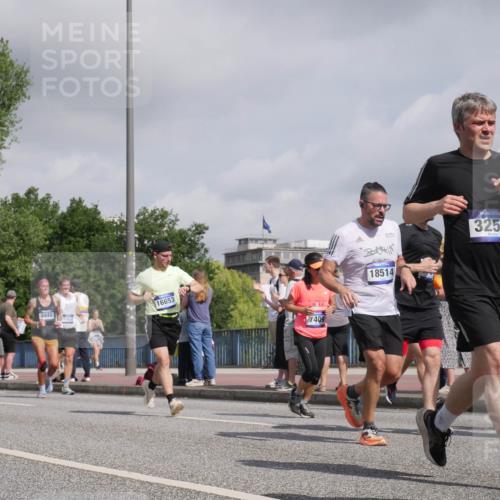 29.06.2025 - hella hamburg halbmarathon Luisa Fischer http://msf.ph/oto/8472186 29.06.2025 10:01:01 Kennedybrücke 8449, 13033, 16653, 7409, 18514, 3251, 17642, 2070, 2711, 3251, 5093, 5894, 6164, 6897, 7065, 7409, 7509, 7896, 8449, 8508, 8590, 9057, 9656 meine-sportfotos.de