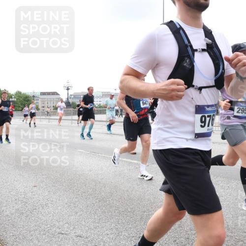 29.06.2025 - hella hamburg halbmarathon Lena Gebhardt http://msf.ph/oto/8472192 29.06.2025 10:33:04 Lombardsbrücke 16502, 3143, 9471, 978, 2959, 1078, 1237, 1324, 1732, 1764, 2038, 2054, 2059, 2085, 2276, 2838, 2959, 3341, 3391, 3422, 3660, 3670, 3708, 3753, 3871, 4030, 4096, 4445, 4446, 4555, 4650, 5110, 5180, 5581, 5917, 6040, 6773, 6861, 7308, 7309, 7387, 7531, 7633, 7749, 7750, 7982, 8170, 8595, 8839, 9010, 9034, 9143, 9188, 9289, 9471, 9542, 9591, 9592, 9768, 9780, 10013, 10048, 10277, 11229, 11260, 11713, 11756, 11826, 12039, 12423, 12424, 14305, 14743, 15951 meine-sportfotos.de