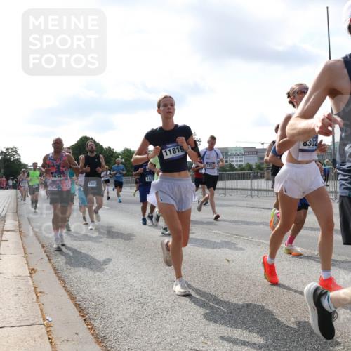 29.06.2025 - hella hamburg halbmarathon Lena Gebhardt http://msf.ph/oto/8472262 29.06.2025 09:55:39 Lombardsbrücke 9934, 163, 1691, 11819, 228, 8302, 17815, 1120, 1143, 1151, 1216, 1267, 1461, 1630, 1683, 1696, 1706, 1884, 1976, 2207, 2274, 2284, 2287, 2411, 2706, 2708, 2718, 2884, 3087, 3213, 3399, 3435, 3654, 3692, 3747, 3945, 3985, 4033, 4088, 4093, 4127, 4189, 4324, 4345, 4346, 4601, 4847, 4890, 4938, 5102, 5421, 5459, 5708, 5915, 6009, 6054, 6158, 6421, 6481, 6532, 6662, 6691, 6836, 6938, 6994, 7052, 7056, 7100, 7224, 7269, 7312, 8693, 8889 meine-sportfotos.de