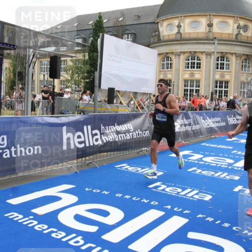 29.06.2025 - hella hamburg halbmarathon Michael Strokosch http://msf.ph/oto/8472283 29.06.2025 10:36:58 Ziel 3959, 5307, 7310, 11620, 13141, 14691, 18384 meine-sportfotos.de