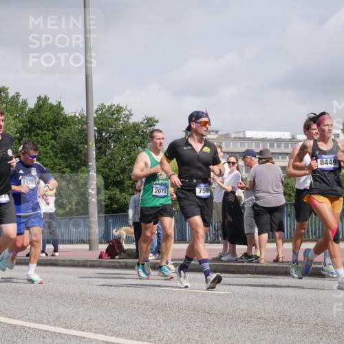 29.06.2025 - hella hamburg halbmarathon Luisa Fischer http://msf.ph/oto/8472292 29.06.2025 10:01:03 Kennedybrücke 8590, 0097, 11757, 2070, 7509, 8449, 2070, 2417, 2711, 3114, 3251, 4903, 5775, 5894, 6164, 6580, 6897, 7065, 7409, 7509, 7896, 8449, 8590, 9012, 9057, 9562 meine-sportfotos.de