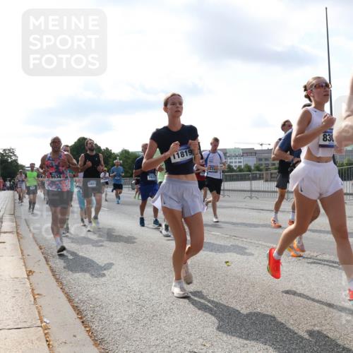 29.06.2025 - hella hamburg halbmarathon Lena Gebhardt http://msf.ph/oto/8472307 29.06.2025 09:55:39 Lombardsbrücke 9934, 1691, 11819, 22, 830, 1781, 1120, 1143, 1151, 1216, 1267, 1461, 1630, 1683, 1696, 1706, 1884, 1976, 2207, 2274, 2284, 2287, 2411, 2706, 2708, 2718, 2884, 3087, 3213, 3399, 3435, 3654, 3692, 3747, 3945, 3985, 4033, 4088, 4093, 4127, 4189, 4324, 4345, 4346, 4601, 4847, 4890, 4938, 5102, 5421, 5459, 5708, 5915, 6009, 6054, 6158, 6421, 6481, 6532, 6662, 6691, 6836, 6938, 6994, 7052, 7056, 7100, 7224, 7269, 7312, 8693, 8889 meine-sportfotos.de