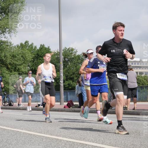 29.06.2025 - hella hamburg halbmarathon Luisa Fischer http://msf.ph/oto/8472337 29.06.2025 10:01:05 Kennedybrücke 1436, 16213, 11416, 1131, 96, 9012, 11757, 6897, 2070, 1815, 2070, 2417, 2711, 3114, 4903, 5378, 5775, 5894, 6580, 6897, 7065, 7409, 7509, 7896, 8311, 8449, 8590, 9012, 9562 meine-sportfotos.de