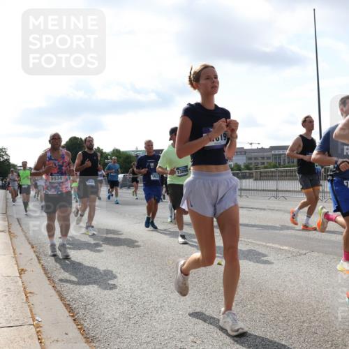 29.06.2025 - hella hamburg halbmarathon Lena Gebhardt http://msf.ph/oto/8472349 29.06.2025 09:55:39 Lombardsbrücke 9934, 1691, 1630, 13894, 019, 2302, 145, 1120, 1143, 1151, 1216, 1267, 1461, 1630, 1683, 1696, 1706, 1884, 1976, 2207, 2274, 2284, 2287, 2411, 2706, 2708, 2718, 2884, 3087, 3213, 3399, 3435, 3654, 3692, 3747, 3945, 3985, 4033, 4088, 4093, 4127, 4189, 4324, 4345, 4346, 4601, 4847, 4890, 4938, 5102, 5421, 5459, 5708, 5915, 6009, 6054, 6158, 6421, 6481, 6532, 6662, 6691, 6836, 6938, 6994, 7052, 7056, 7100, 7224, 7269, 7312, 8693, 8889 meine-sportfotos.de