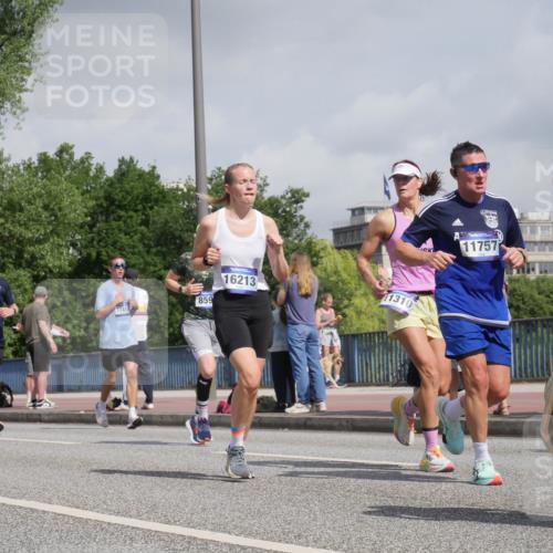 29.06.2025 - hella hamburg halbmarathon Luisa Fischer http://msf.ph/oto/8472351 29.06.2025 10:01:05 Kennedybrücke 7896, 11418, 859, 16213, 11310, 11757, 1815, 2070, 2417, 2711, 3114, 4903, 5378, 5775, 5894, 6580, 6897, 7065, 7409, 7509, 7896, 8311, 8449, 8590, 9012, 9562 meine-sportfotos.de
