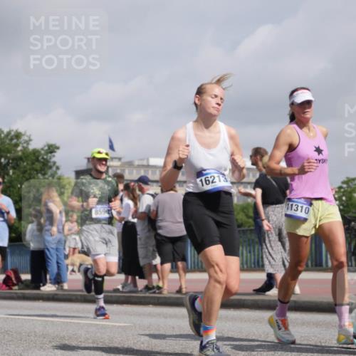 29.06.2025 - hella hamburg halbmarathon Luisa Fischer http://msf.ph/oto/8472387 29.06.2025 10:01:06 Kennedybrücke 16213, 8590, 11310, 1815, 2070, 2417, 2711, 3114, 4903, 5378, 5775, 5894, 6580, 6897, 7065, 7409, 7509, 7896, 8311, 8449, 8590, 9012, 9562 meine-sportfotos.de