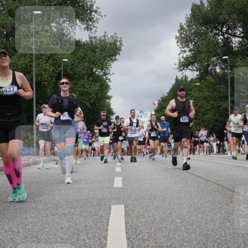 29.06.2025 - hella hamburg halbmarathon Luisa Fischer http://msf.ph/oto/8472404 29.06.2025 10:44:39 Kennedybrücke 9437, 6250, 257, 15076, 3344, 18580, 4412, 16802, 16021, 2805, 3344, 4412, 5928, 7661, 8769, 10407 meine-sportfotos.de