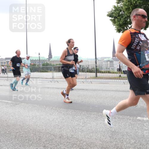 29.06.2025 - hella hamburg halbmarathon Lena Gebhardt http://msf.ph/oto/8472418 29.06.2025 10:33:05 Lombardsbrücke 1819, 17508, 941, 1078, 1237, 1324, 1732, 1764, 2038, 2054, 2059, 2085, 2276, 2838, 2959, 3341, 3391, 3422, 3660, 3670, 3708, 3753, 3871, 4030, 4096, 4445, 4446, 4555, 4650, 5110, 5180, 5581, 5917, 6040, 6773, 6861, 7308, 7309, 7387, 7531, 7749, 7750, 7982, 8170, 8595, 8839, 9010, 9034, 9143, 9188, 9289, 9471, 9542, 9591, 9592, 9768, 9780, 10013, 10048, 10277, 11229, 11260, 11713, 11756, 11826, 12039, 12423, 12424, 14305, 14743, 15951 meine-sportfotos.de