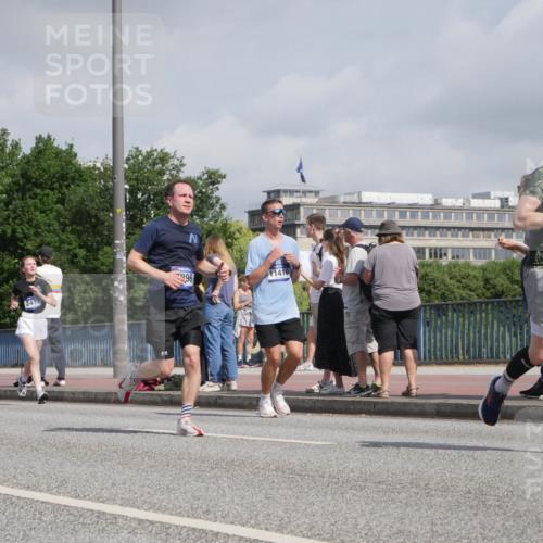 29.06.2025 - hella hamburg halbmarathon Luisa Fischer http://msf.ph/oto/8472420 29.06.2025 10:01:07 Kennedybrücke 14365, 96, 2417, 11416, 8590, 1815, 2070, 2417, 2711, 3114, 4903, 5378, 5775, 5894, 6272, 6580, 6897, 7065, 7509, 7896, 8311, 8449, 8590, 9012, 9562 meine-sportfotos.de