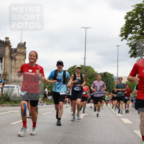 29.06.2025 - hella hamburg halbmarathon Yannick Fuchs http://msf.ph/oto/8472462 29.06.2025 10:57:45 20KM 1184, 1254, 1316, 1334, 1464, 1940, 2685, 4328, 5305, 5384, 7243, 7290, 8561, 9191, 9439, 10705, 10766, 10866, 11149, 11527, 11657, 11771, 12315, 12316, 12662, 13171, 13841, 14135, 14493, 15093, 15532, 15550, 15897, 16424, 16426, 16639, 16995, 17061, 17071, 17437, 17685, 17686, 17730, 17894, 18122, 18581, 18717 meine-sportfotos.de