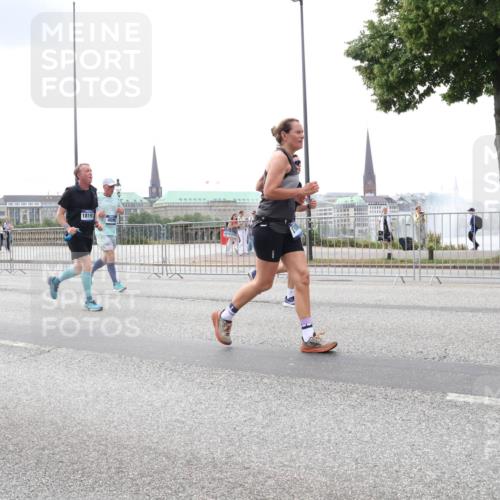 29.06.2025 - hella hamburg halbmarathon Lena Gebhardt http://msf.ph/oto/8472472 29.06.2025 10:33:05 Lombardsbrücke 18191, 1078, 1237, 1324, 1732, 1764, 2038, 2054, 2059, 2085, 2276, 2838, 2959, 3341, 3391, 3422, 3660, 3670, 3708, 3753, 3871, 4030, 4096, 4445, 4446, 4555, 4650, 5110, 5180, 5581, 5917, 6040, 6773, 6861, 7308, 7309, 7387, 7531, 7749, 7750, 7982, 8170, 8595, 8839, 9010, 9034, 9143, 9188, 9289, 9471, 9542, 9591, 9592, 9768, 9780, 10013, 10048, 10277, 11229, 11260, 11713, 11756, 11826, 12039, 12423, 12424, 14305, 14743, 15951 meine-sportfotos.de