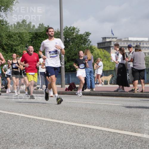 29.06.2025 - hella hamburg halbmarathon Luisa Fischer http://msf.ph/oto/8472473 29.06.2025 10:01:09 Kennedybrücke 589, 192, 956, 14626, 2417, 1815, 2070, 2417, 2711, 3041, 3114, 4903, 5378, 5775, 5894, 6272, 6580, 7065, 7896, 8311, 8590, 9012, 9562 meine-sportfotos.de