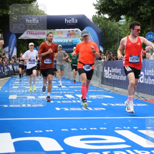 29.06.2025 - hella hamburg halbmarathon Strokosch-Dieckow http://msf.ph/oto/8472476 29.06.2025 10:48:03 Ziel 1086, 1604, 1613, 1914, 4324, 4528, 4601, 4711, 5022, 6377, 9544, 9626, 9638, 12706, 12724, 12747, 12808, 13570, 14192, 15973, 16094, 16149, 16269, 16766, 18206, 18922, 19198 meine-sportfotos.de