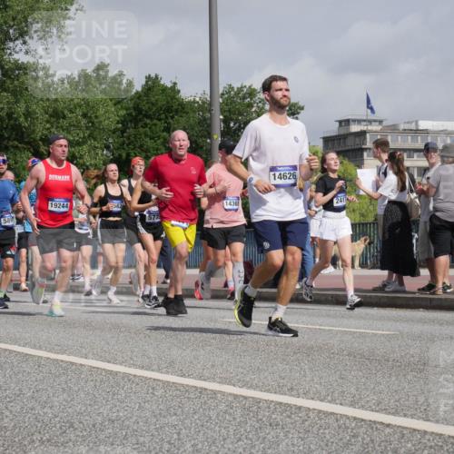 29.06.2025 - hella hamburg halbmarathon Luisa Fischer http://msf.ph/oto/8472494 29.06.2025 10:01:09 Kennedybrücke 4903, 831, 58, 1323, 19244, 16561, 562, 577, 14365, 10, 14626, 2417, 1815, 2070, 2417, 2711, 3041, 3114, 4903, 5378, 5775, 5894, 6272, 6580, 7065, 7896, 8311, 8590, 9012, 9562 meine-sportfotos.de
