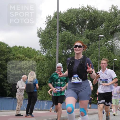 29.06.2025 - hella hamburg halbmarathon Luisa Fischer http://msf.ph/oto/8472505 29.06.2025 10:44:42 Kennedybrücke 2578, 18888, 842, 8054, 5689, 15076, 2805, 3344, 4412, 5688, 5928, 7661, 8769, 10407 meine-sportfotos.de