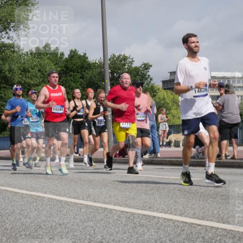 29.06.2025 - hella hamburg halbmarathon Luisa Fischer http://msf.ph/oto/8472515 29.06.2025 10:01:09 Kennedybrücke 4903, 19244, 9562, 6580, 58, 14365, 5775, 2711, 14626, 1815, 2070, 2417, 2711, 3041, 3114, 4903, 5378, 5775, 5894, 6272, 6580, 7065, 7896, 8311, 8590, 9012, 9562 meine-sportfotos.de