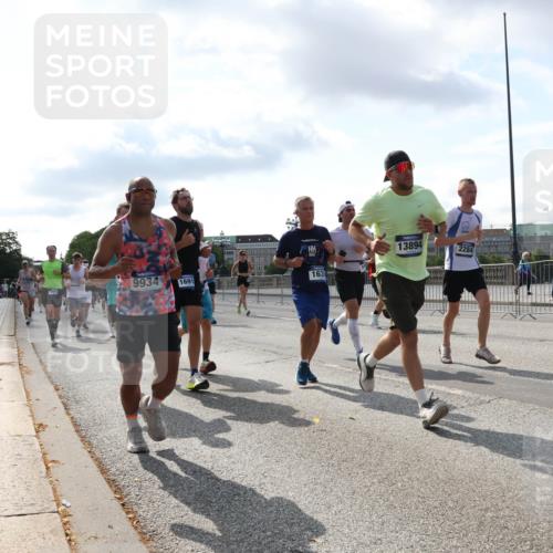29.06.2025 - hella hamburg halbmarathon Lena Gebhardt http://msf.ph/oto/8472564 29.06.2025 09:55:40 Lombardsbrücke 1777, 9934, 163, 1691, 949, 13894, 2284, 1120, 1143, 1151, 1216, 1267, 1461, 1630, 1683, 1696, 1706, 1884, 1976, 2207, 2274, 2284, 2287, 2411, 2706, 2708, 2718, 2884, 3087, 3213, 3399, 3435, 3543, 3654, 3692, 3747, 3945, 3985, 4033, 4088, 4093, 4127, 4189, 4324, 4345, 4346, 4601, 4847, 4890, 4938, 5102, 5421, 5459, 5708, 5915, 6009, 6054, 6158, 6421, 6481, 6532, 6662, 6691, 6836, 6938, 6994, 7052, 7056, 7100, 7224, 7269, 7312, 8693, 8889 meine-sportfotos.de