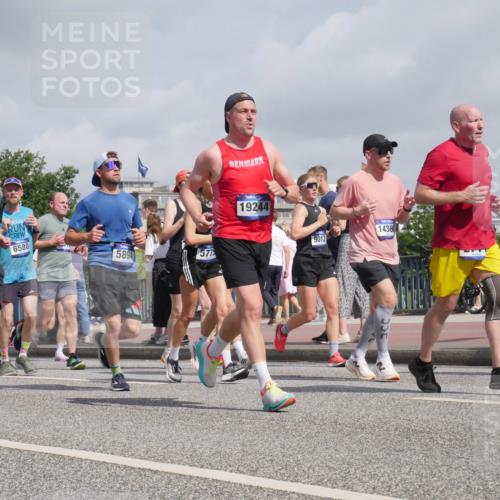 29.06.2025 - hella hamburg halbmarathon Luisa Fischer http://msf.ph/oto/8472599 29.06.2025 10:01:11 Kennedybrücke 4903, 6580, 5894, 5775, 19244, 14365, 9012, 241, 1815, 2029, 2417, 2711, 3041, 3114, 4903, 5305, 5378, 5775, 5894, 6272, 6580, 6754, 7856, 7896, 8311, 8590, 8825, 9012, 9562 meine-sportfotos.de